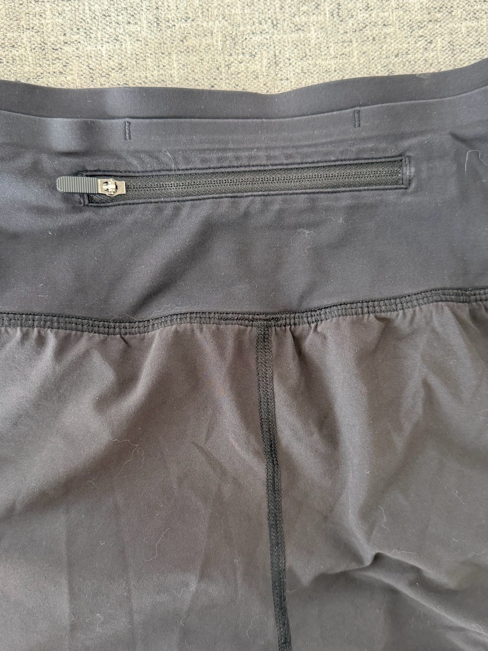Lululemon black lined  Speed up shorts 2,5” sz 6 - Picture 3 of 9